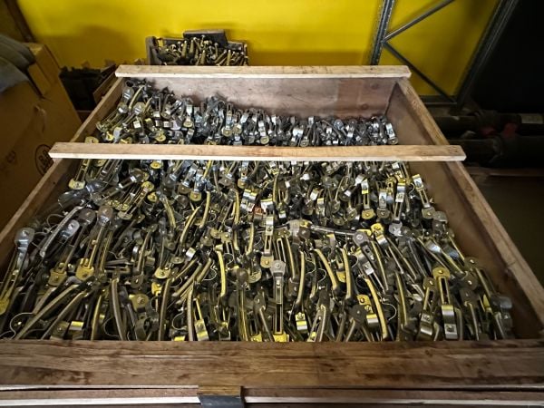 ÇAMURLUK KELEPÇESİ  METAL