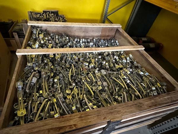 ÇAMURLUK KELEPÇESİ  METAL